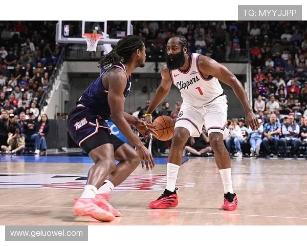 快船半场小幅领先广州小卡三分火力全开哈登助攻频频奥拉迪波表现抢眼